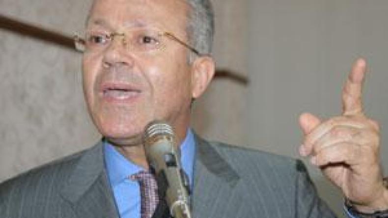 بن بوزيد يتعهد بحل قضية الأساتذة المضربين في مستغانم