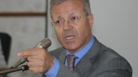 بن بوزيد يفتح ملف المساعدين التربويين مع الوظيف العمومي