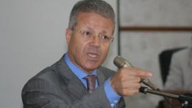 بن بوزيد يهدد بمقاضاة مروجي إشاعات حول أخطاء في امتحانات المتوسط والبكالوريا