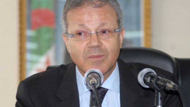 بن  بوزيد  يأمر  مدراء  التربية  بفتح  حوار  جاد  مع  النقابات