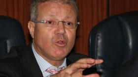 الأساتذة يتهمون بن بوزيد بمسّ كرامتهم في كشف رواتبهم