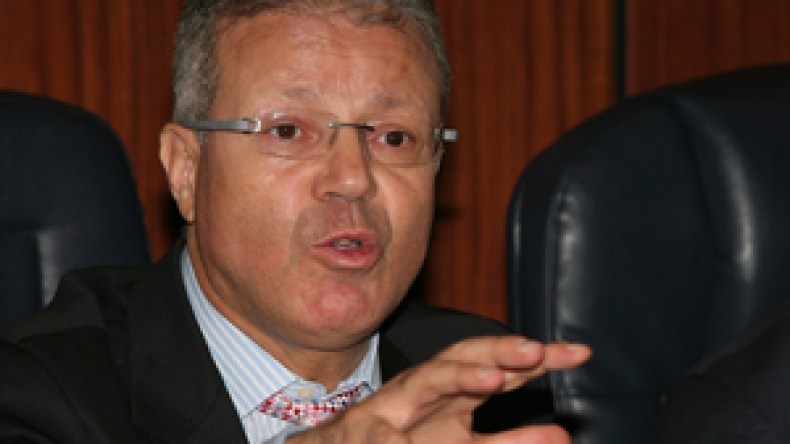 الأساتذة يتهمون بن بوزيد بمسّ كرامتهم في كشف رواتبهم