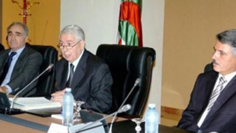 لهذه الأسباب رفض آيت أحمد ومهري و حمروش وجاب الله المشاورات