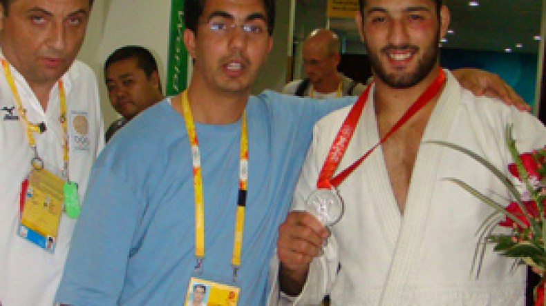 بن يخلف يتحصل على الميدالية الفضية ويرفع الراية الجزائرية عاليا