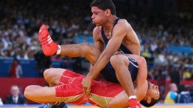 المصارع الجزائري بن عيسى يضمن مشاركته في أولمبياد 2016