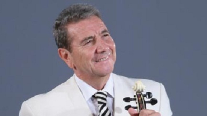 حمدي بناني يمثل الجزائر في تظاهرة مهرجان العالم العربي بمونتريال