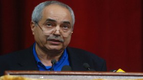 بن بيتور يحذر من تعديل الدستور على المقاس