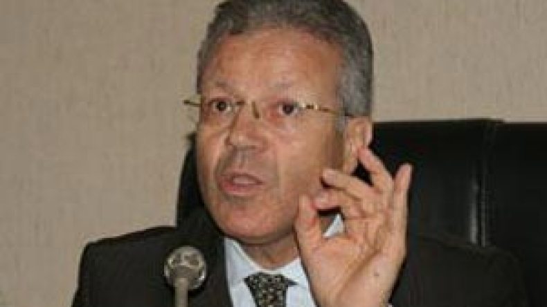 بن بوزيد يعد برفع منحة تصحيح البكالوريا إلى 1000 دج