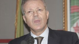 بن‭ ‬بوزيد‭ ‬يستنجد‭ ‬بالأساتذة‭ ‬المكوَّنين‭ ‬لاستكمال‭ ‬المقرر‭ ‬الدراسي