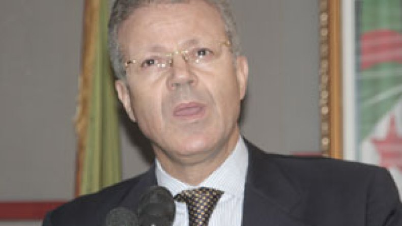 بن‭ ‬بوزيد‭ ‬يستنجد‭ ‬بالأساتذة‭ ‬المكوَّنين‭ ‬لاستكمال‭ ‬المقرر‭ ‬الدراسي