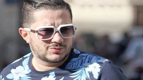 ندمت على أغنية الـ(واي واي).. ووالدي لم يطردني من البيت!
