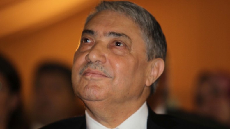 مناصرو بن فليس يجتمعون في معسكر لدعوته للترشح