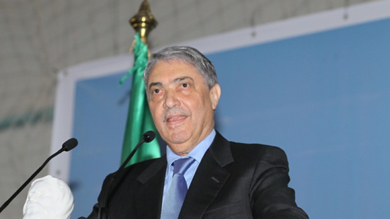 بن فليس: الأزمة لن تحل إلا بالانتقال الديمقراطي