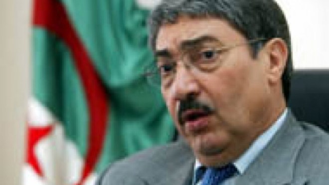 نشطاء عن بعض ولايات الغرب يدعون بن فليس للترشح