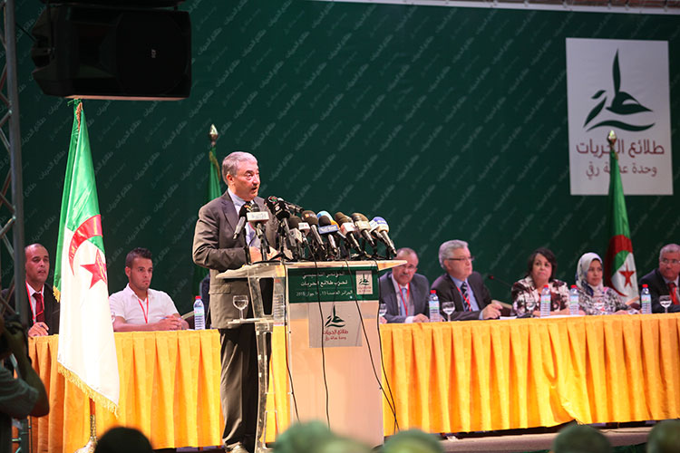 Benflis encense l’armée… et s’attaque au pouvoir