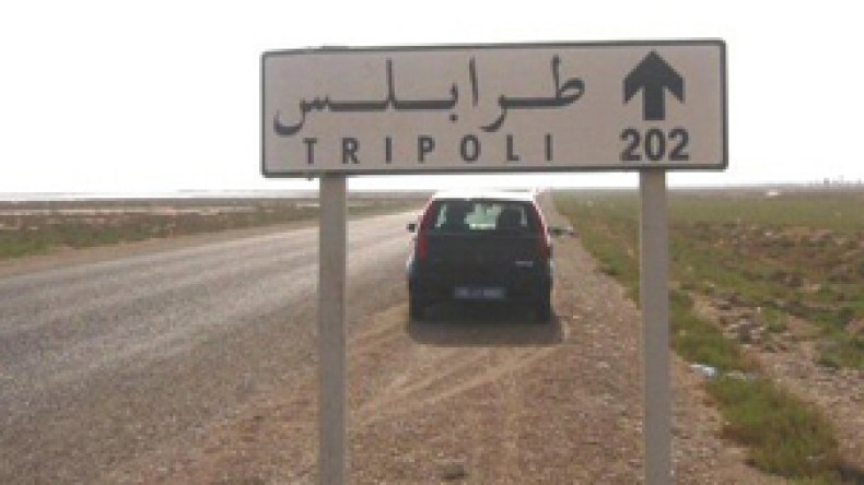 السلطات الليبية تلزم الجزائريين بدفع ضريبة الدخول واستظهار الأورو