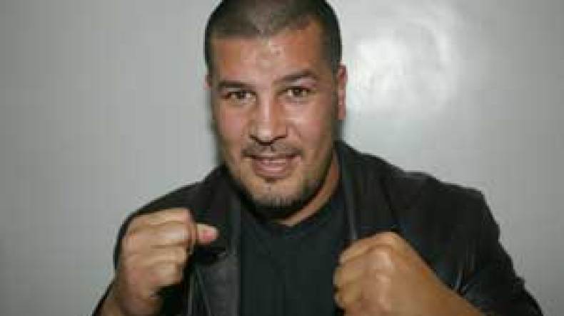 بن ڤاسمية ينازل الفرنسي “ريدين داميان” بجيجل