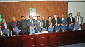 ميثاق بن غبريط يسقط في الماء!