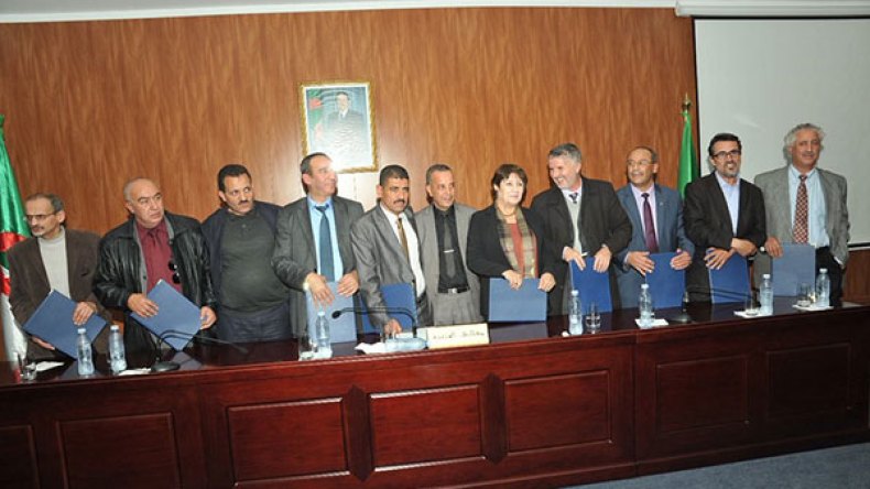 ميثاق بن غبريط يسقط في الماء!