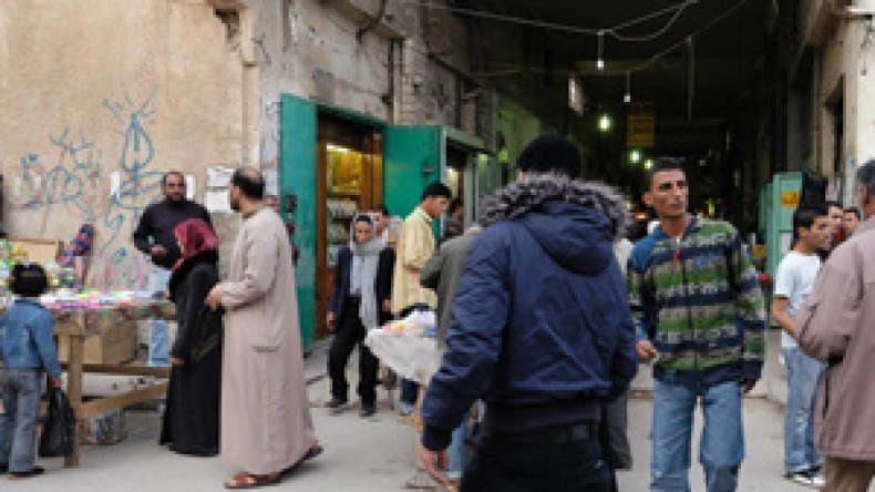 طرابلس ابتلعت مشاريع التنمية وبنغازي تشعل شرارة الثورة ‬
