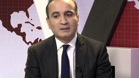 مرشح للرئاسيات يعلن انسحابه أمام مقبرة العالية