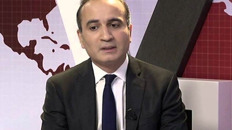 مرشح للرئاسيات يعلن انسحابه أمام مقبرة العالية