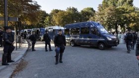 احتجاجات عنيفة في مدينة فرنسية بعد توقيف رجل اعترض على تفتيش زوجته المنقبة
