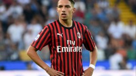 Algeria Internationals Face Coronavirus Risk In Italy, England