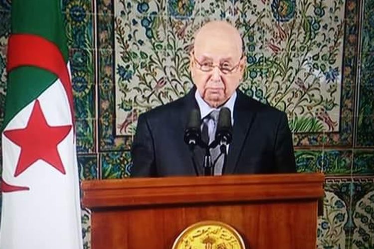 Bensallah exhorte à un dialogue national sans la participation de l’institution militaire