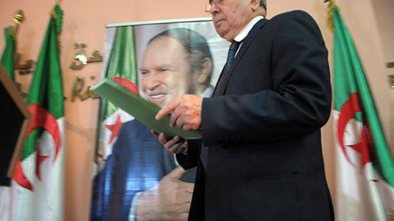 بن صالح يرمي المنشفة مرفوقة برسالة عتاب