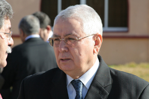 Bensalah : « Certaines parties malveillantes tentent délibérément de noircir l’image de l’Algérie et de porter atteinte à sa souveraineté »