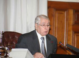 Abdul'ahat Abdulrixit rencontre Bensalah