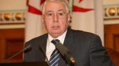 Abdelkader Bensalah reçoit une délégation parlementaire britannique