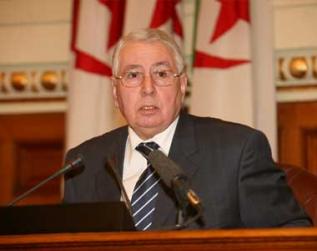 Abdelkader Bensalah reçoit une délégation parlementaire britannique