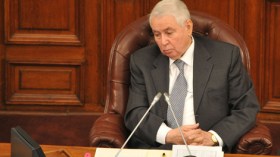 خصوم أويحيى يوجّهون “آخر إنذار” لبن صالح