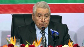 بن صالح “ينصح” الأفافاس.. و”يحذّر” المعارضة من النزول إلى الشارع
