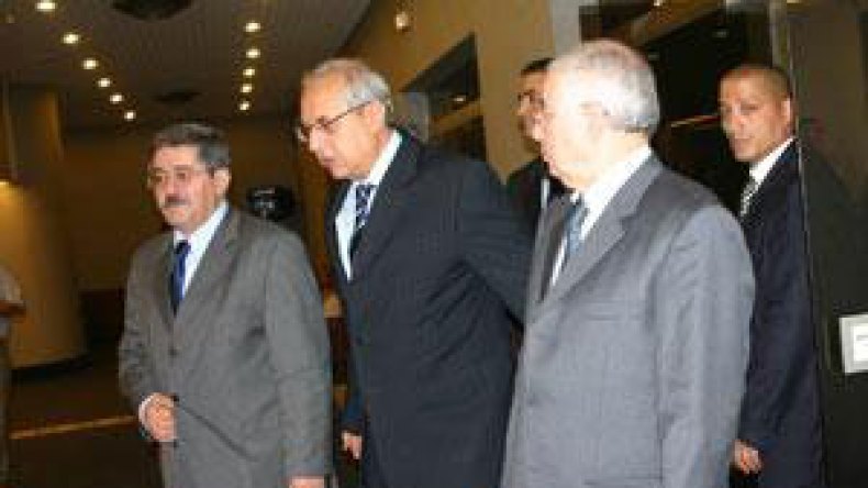 أويحي يستعد لتقديم استقالته وتعديل مرتقب لقانون الانتخابات