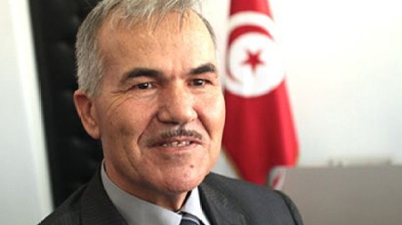 “الطالب الجزائري مدلل ومحظوظ”