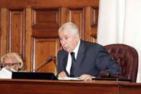 Bensalah, pour plus de pouvoirs au Sénat