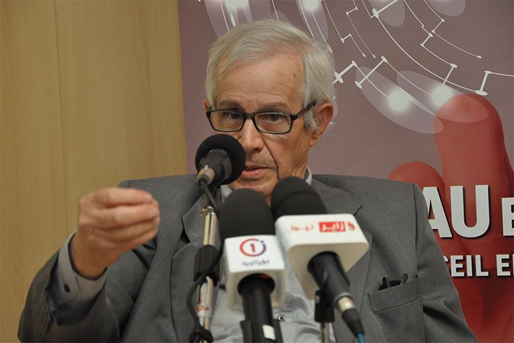 Le général Benyellès:”La solution à la crise passe par un dialogue direct, franc et honnête”