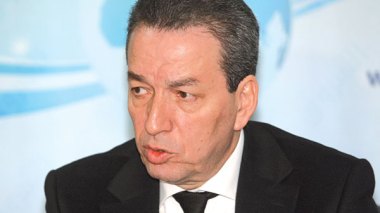 Benyounès dénonce des propos “orduriers” de Salhi!