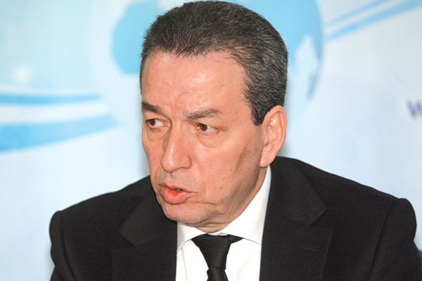 Benyounès dénonce des propos “orduriers” de Salhi!