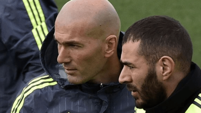 بن زيمة يزيد من متاعب زيدان