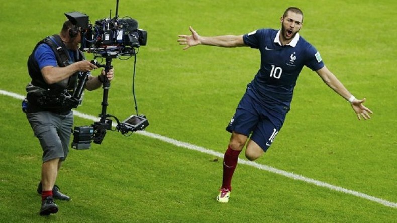 القرآن يلهم بن زيمة الفن والاطمئنان