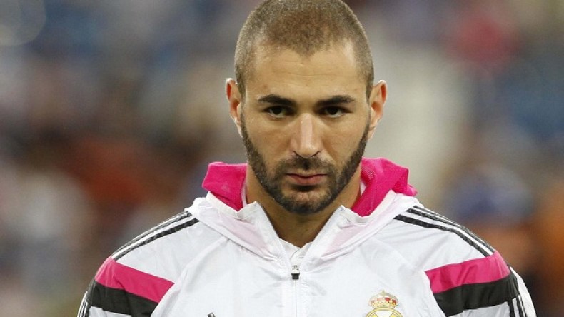 بن زيمة: “الخضر” قادرون على تجاوز الدور الأول من “الكان”