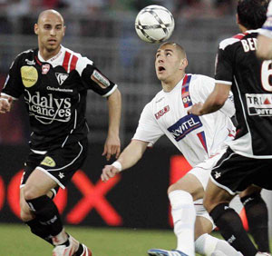 Manchester United target Karim Benzema as Carlos Tevez replacement