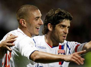 Benzema strikes twice as Lyon beat Toulouse