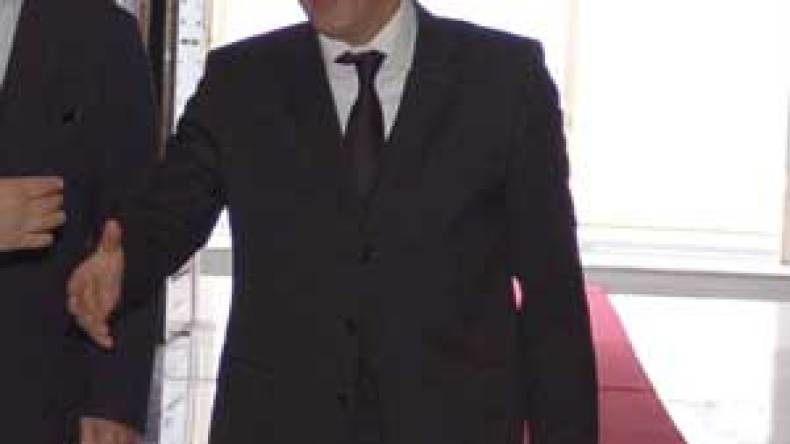مصطفى‭ ‬بيراف‭ ‬يكرم‭ ‬الرئيس‭ ‬الأنغولي