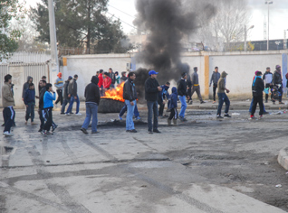 Violent clashes broke out between protesters and security forces over housing in Algiers