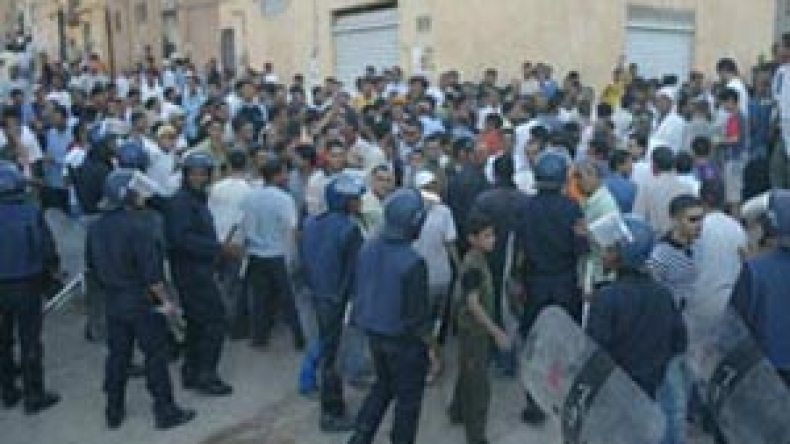 توقيف خمسة ملثمين بحوزتهم أقنعة وأسلحة بيضاء ببريان